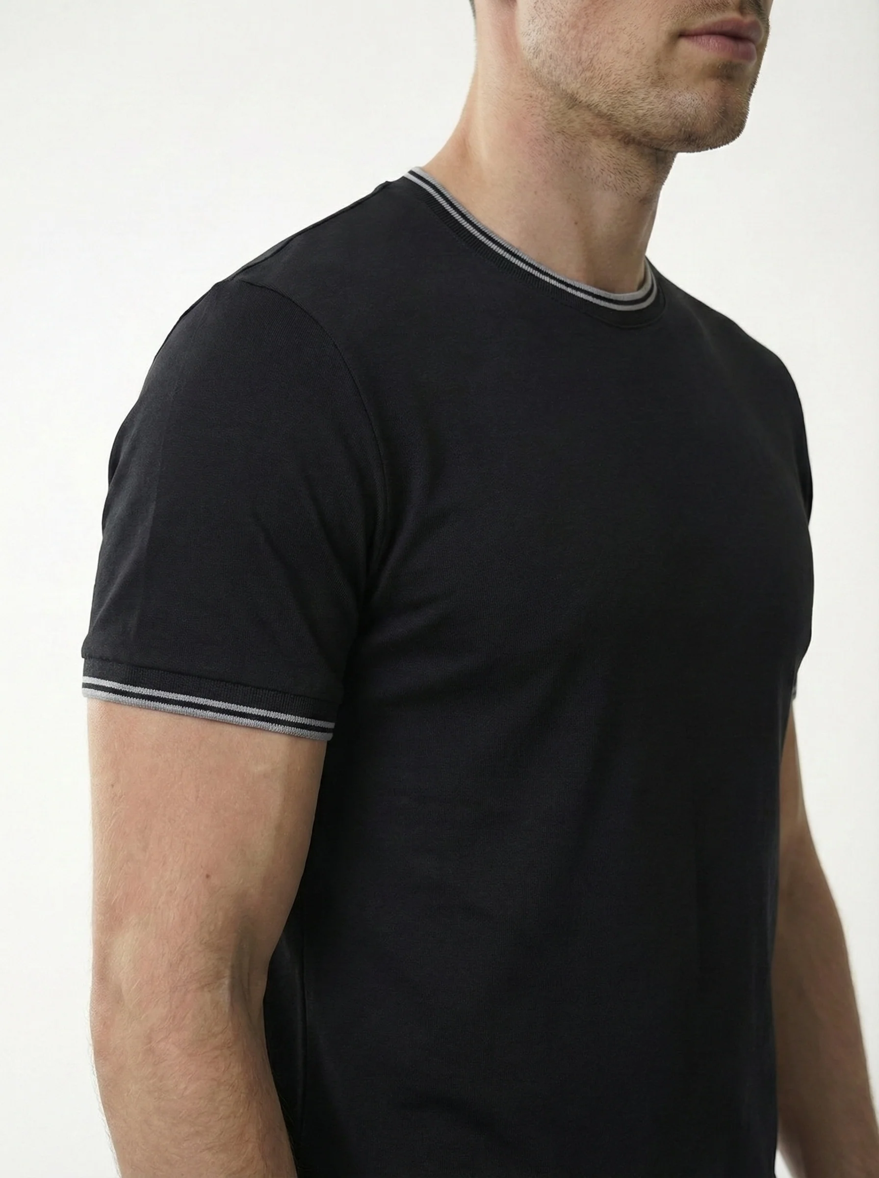 Luxe 26 T - Black/ Dark Grey Trim - Image 3