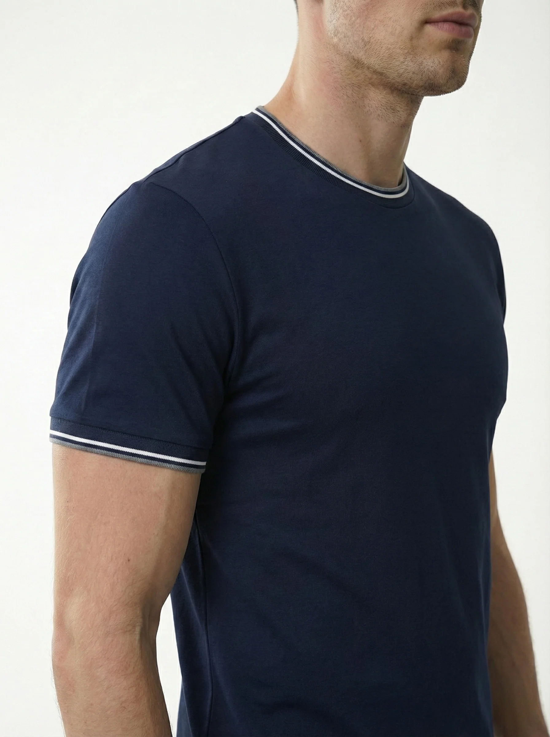 Luxe 26 T - Navy/ White Trim - Image 3