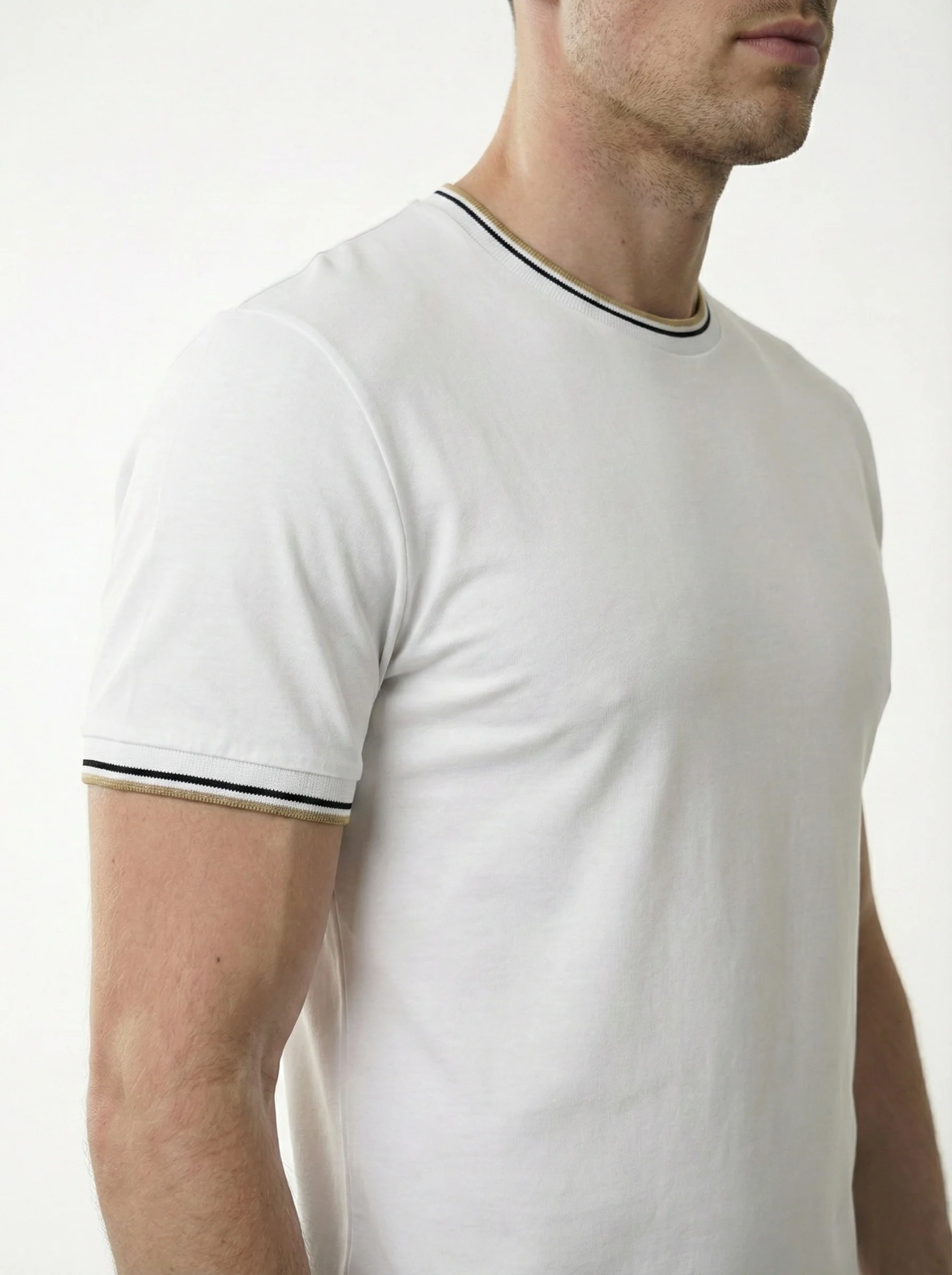 Luxe 26 T - White/ Black Trim - Image 2