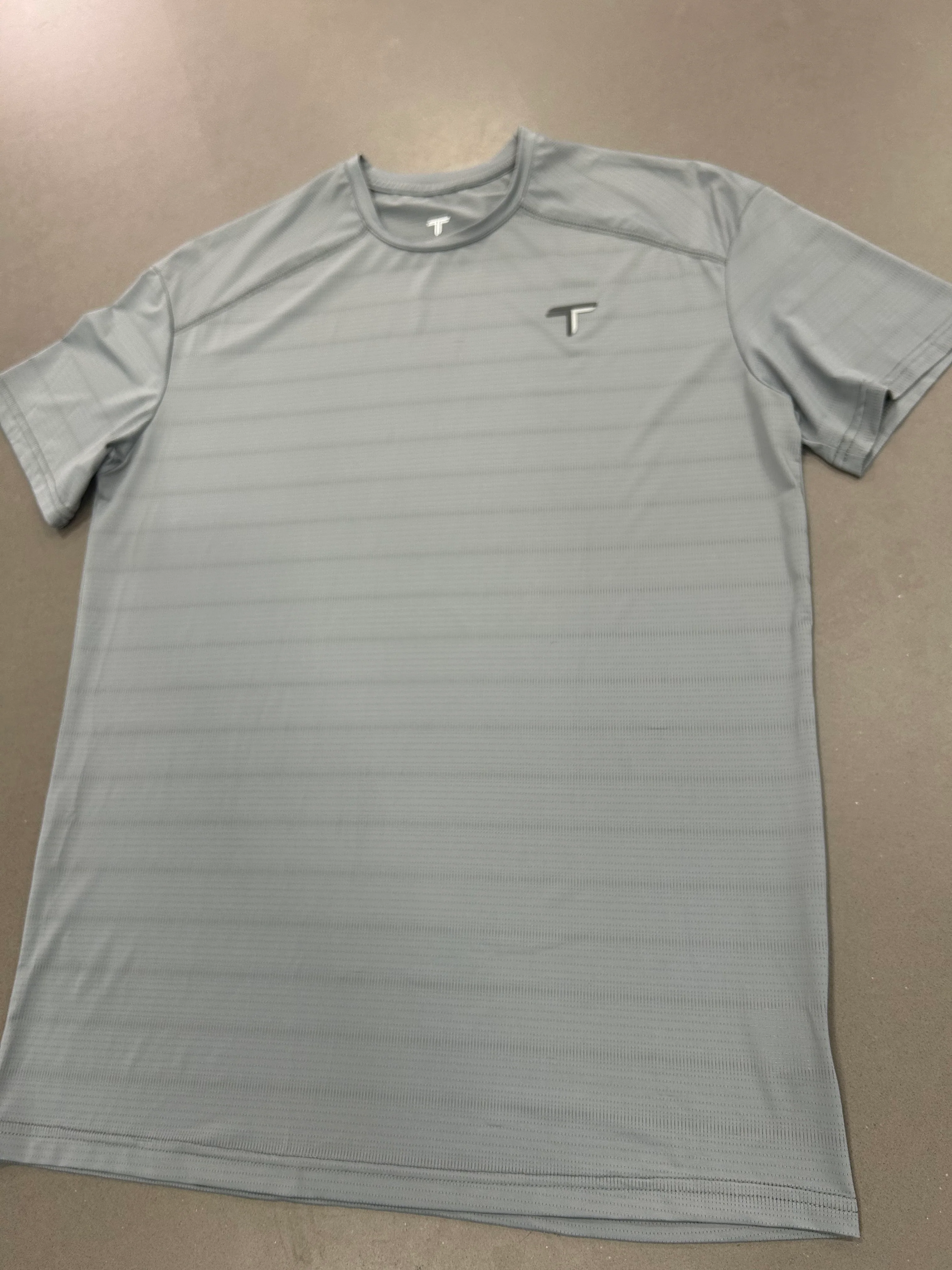RESELL: Grey Agility T-shirt, small - Image 2