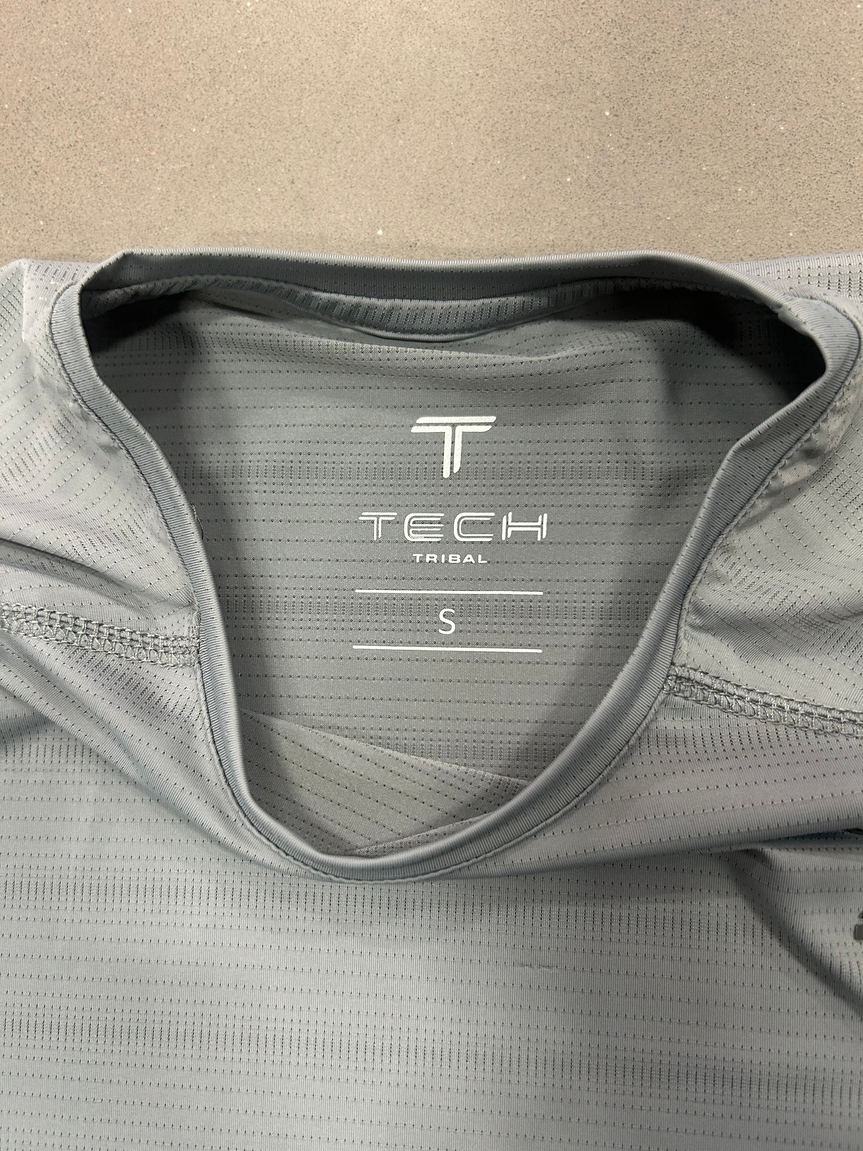 RESELL: Grey Agility T-shirt, small - Image 4
