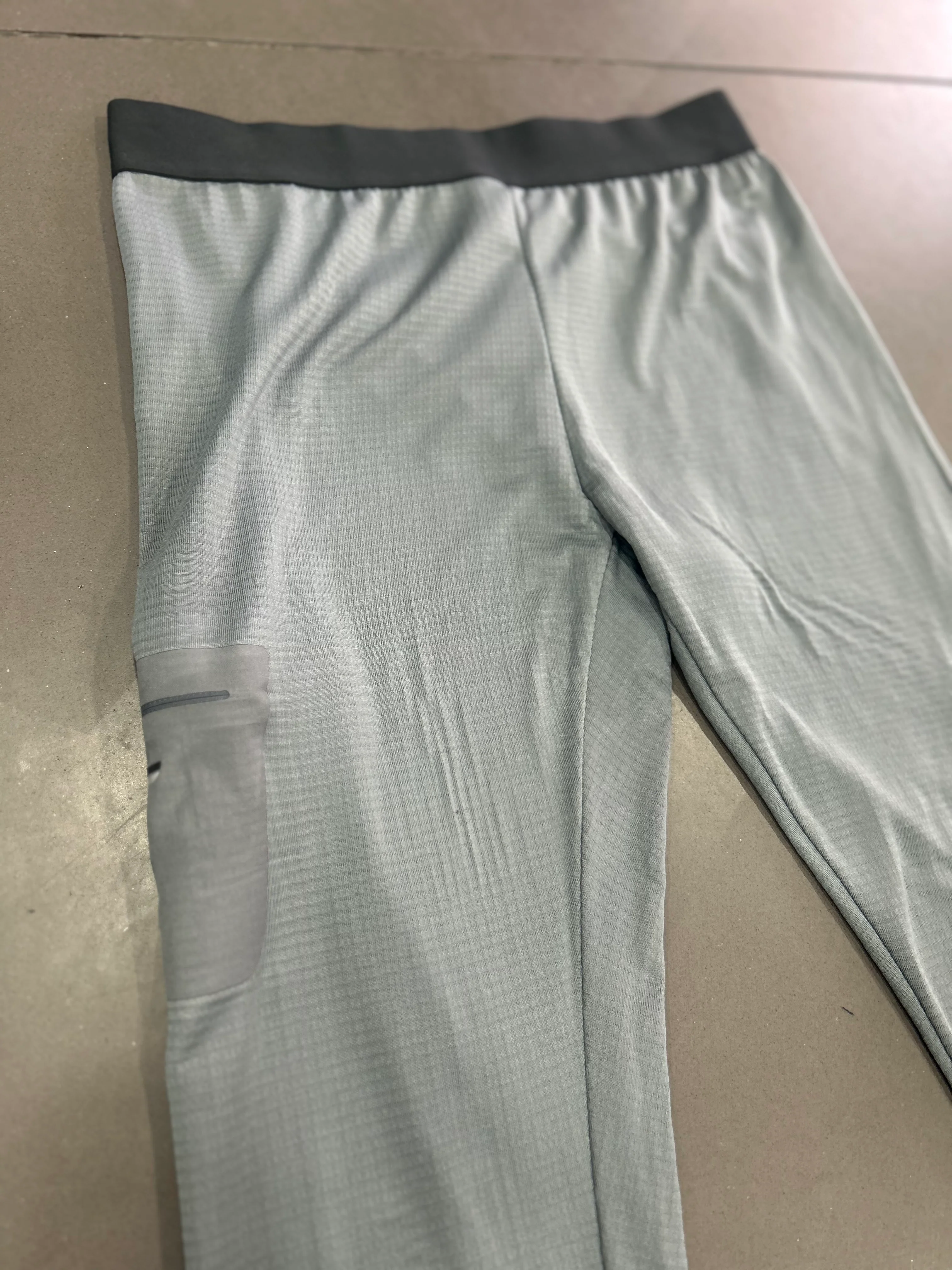 RESELL: Grey Thermal Pants Large - Image 3