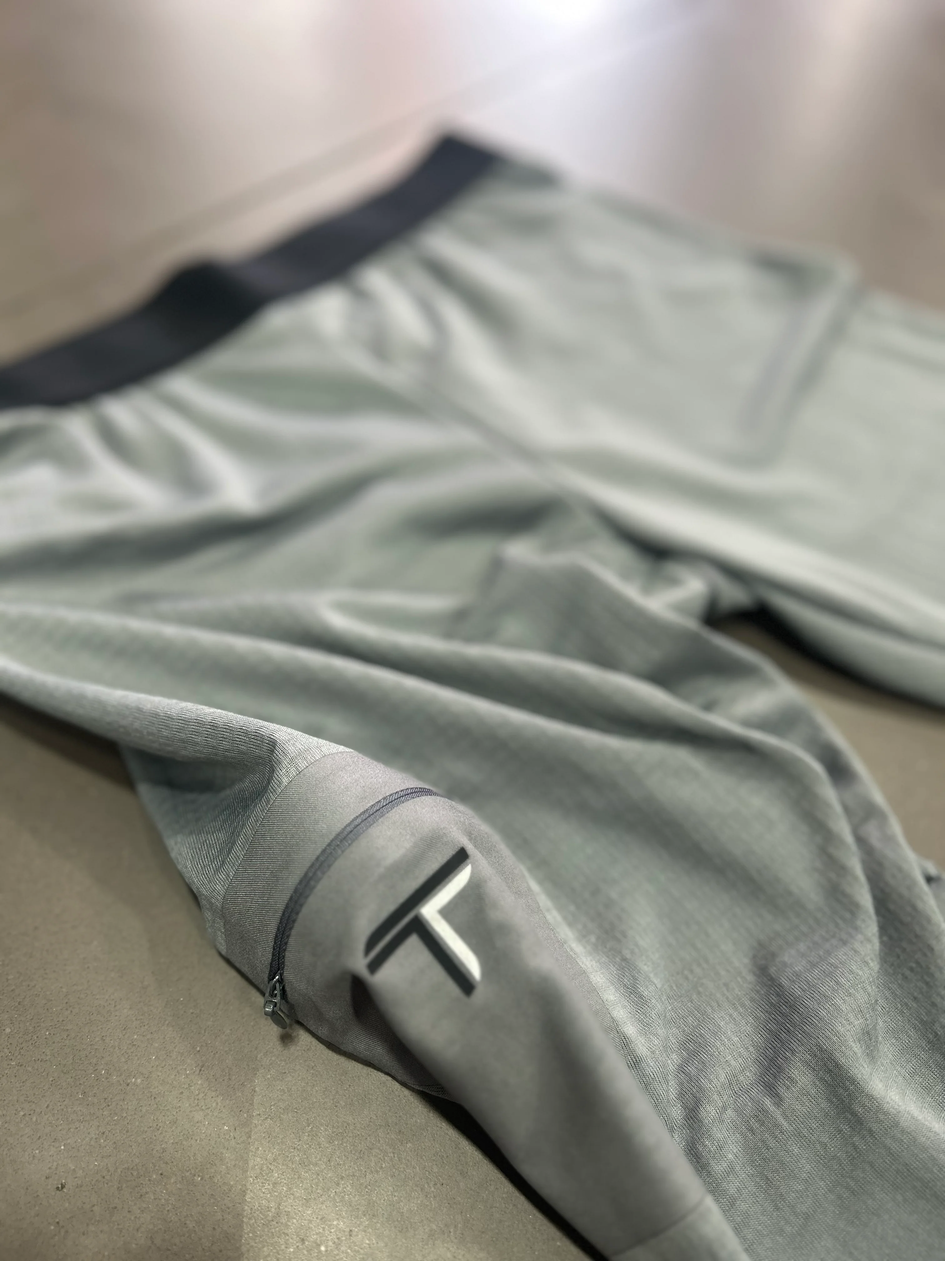 RESELL: Grey Thermal Pants Medium - Image 4