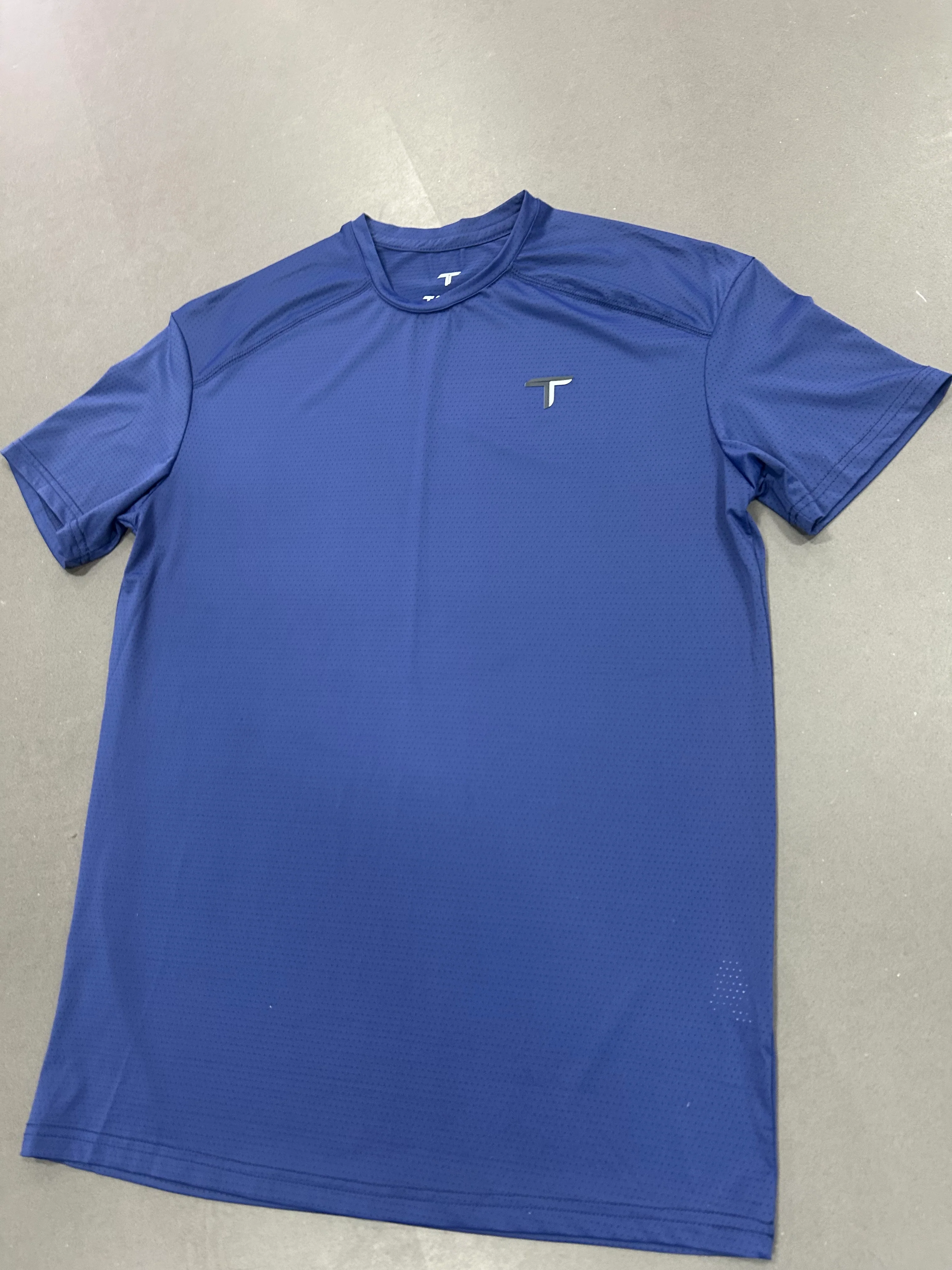 RESELL: Navy Peak T-shirt, xs - Image 2