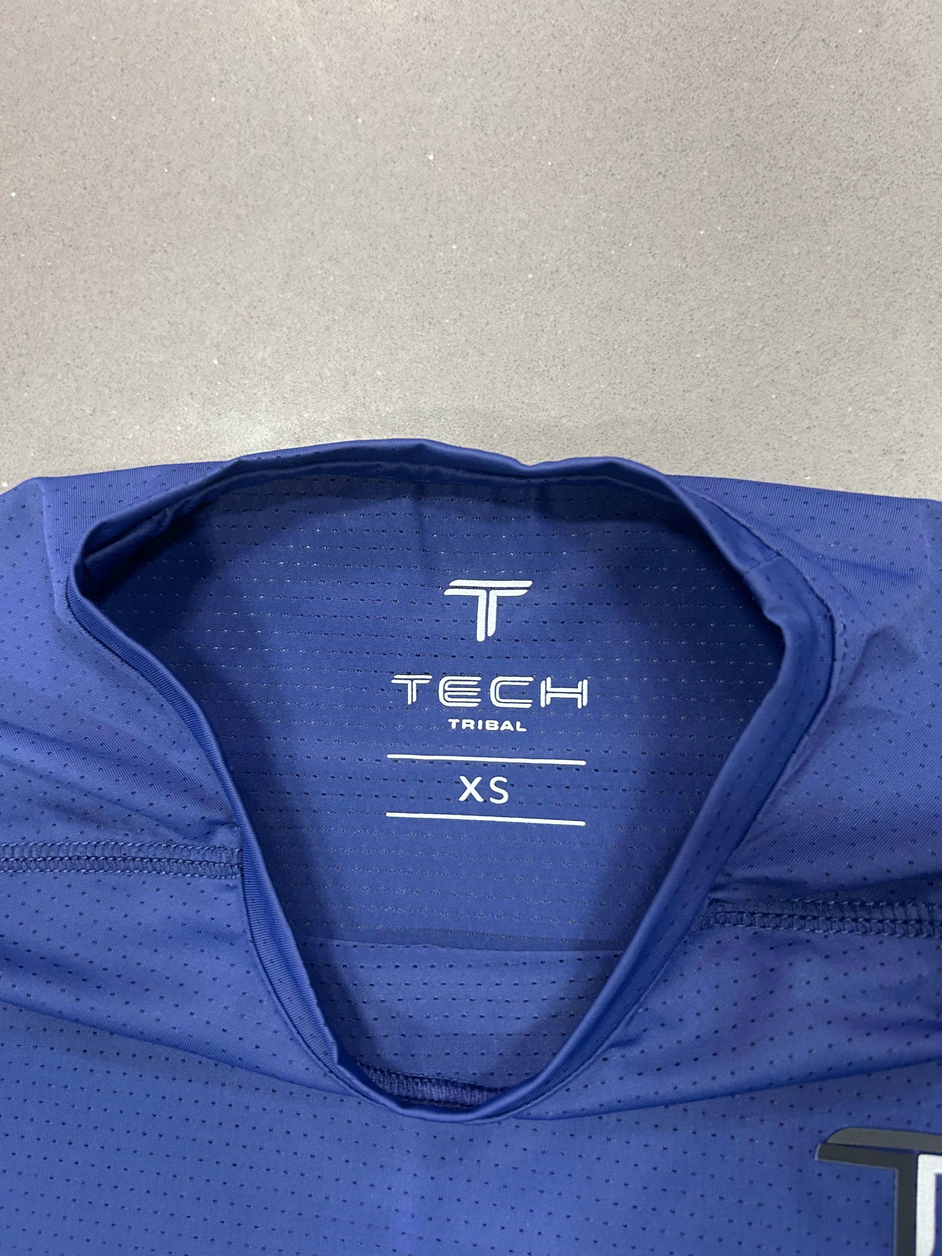RESELL: Navy Peak T-shirt, xs - Image 4