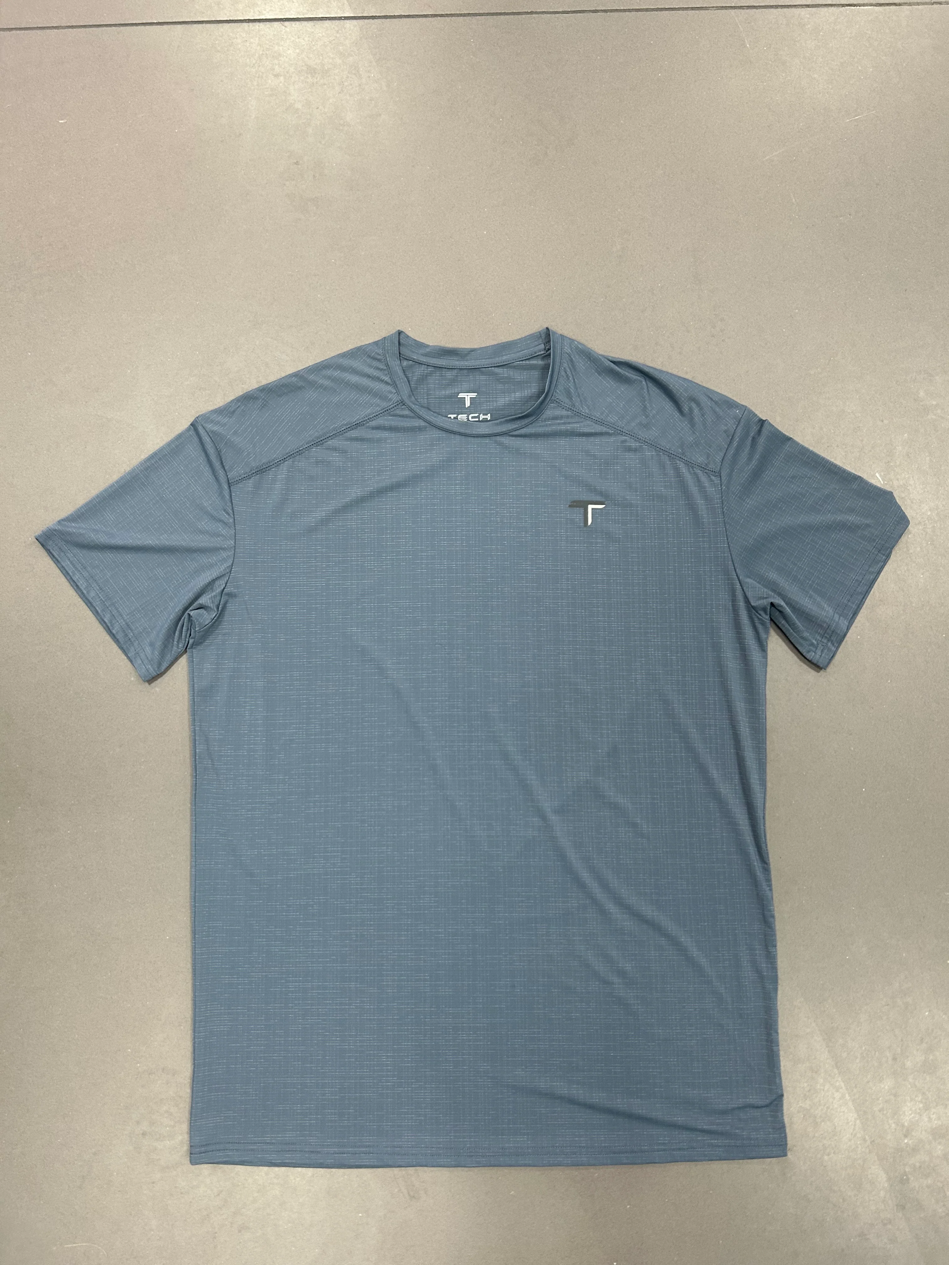 RESELL: Slate gravity T-shirt, Large
