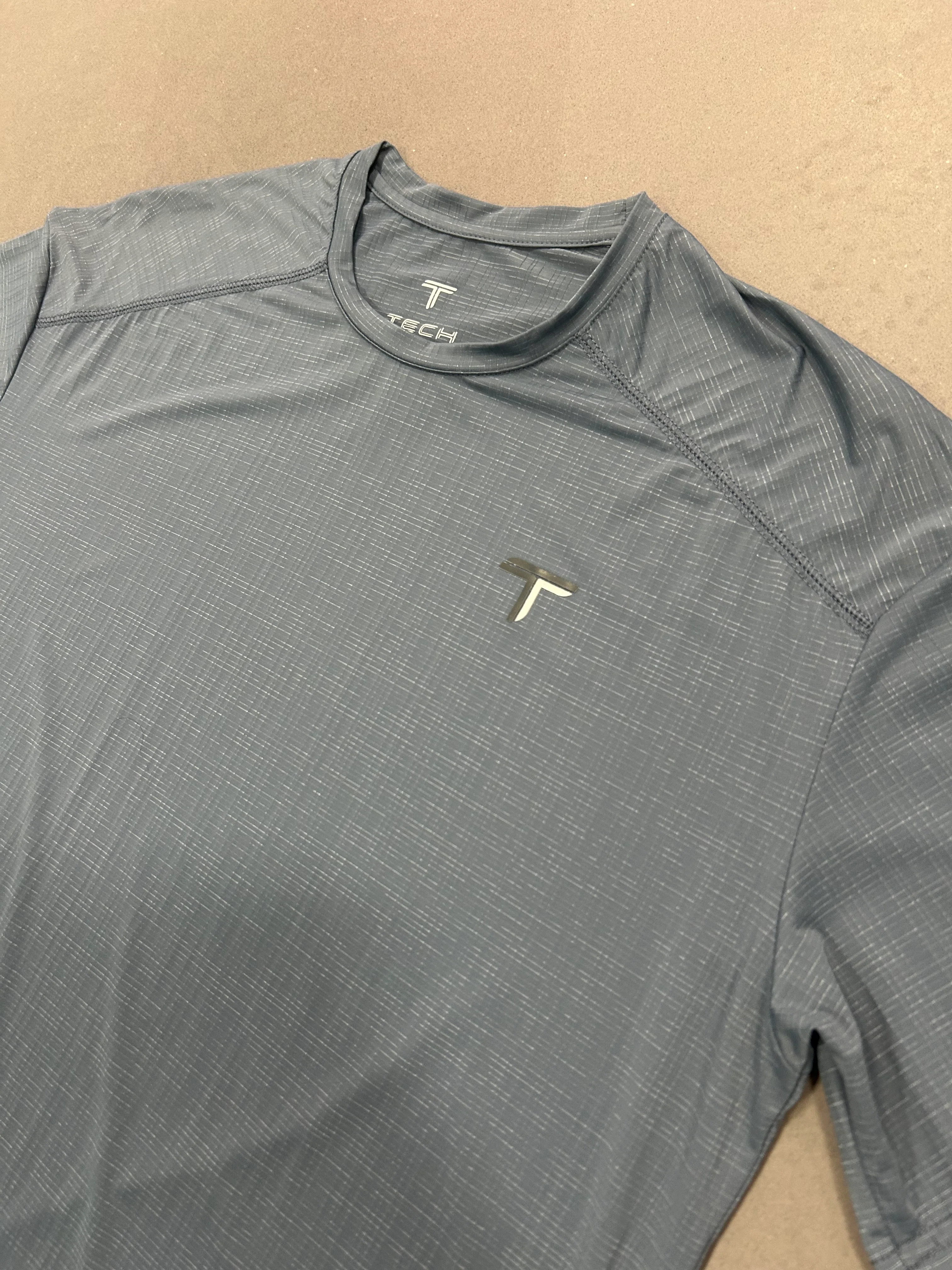 RESELL: Slate gravity T-shirt, Large - Image 3