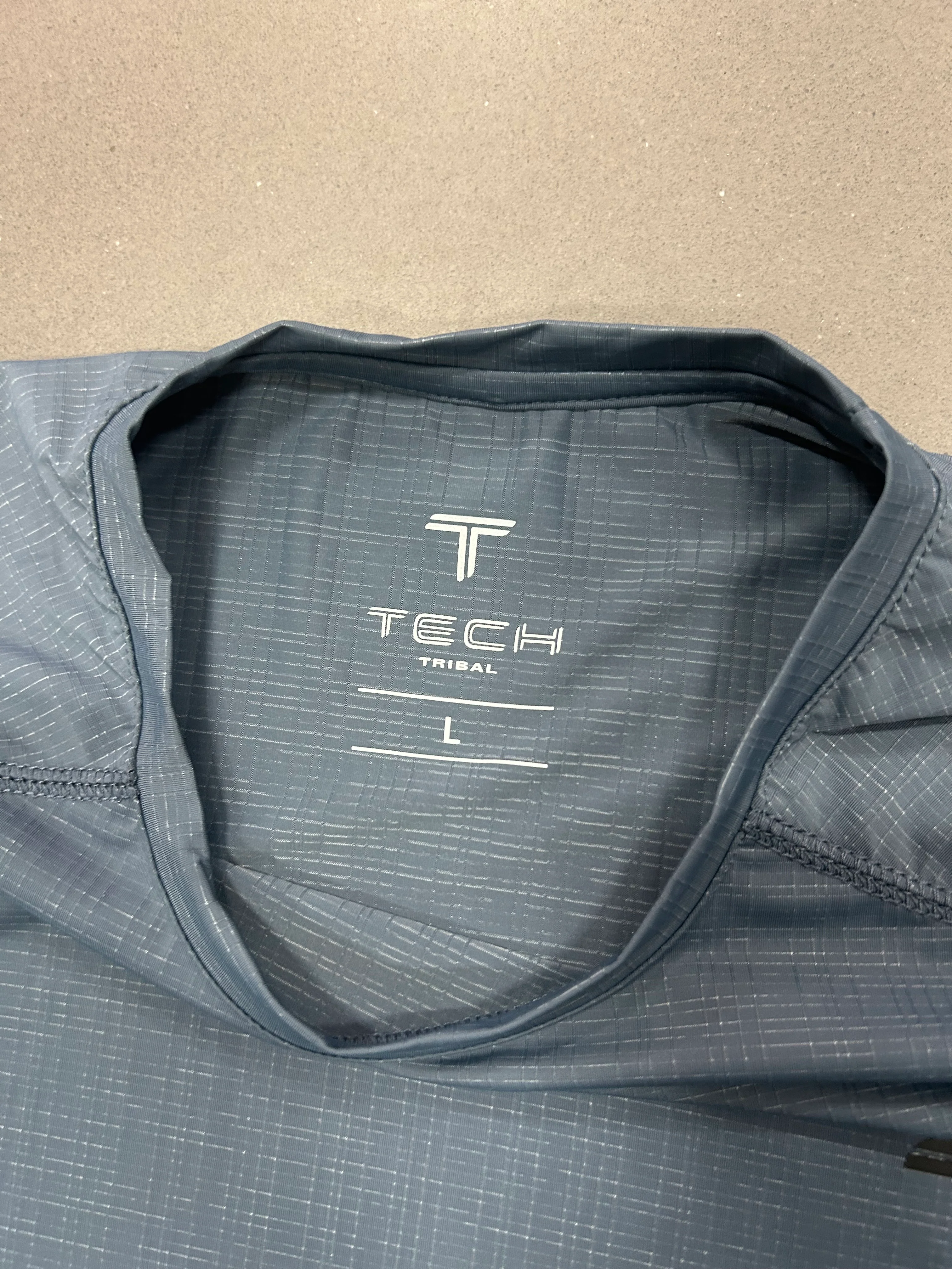 RESELL: Slate gravity T-shirt, Large - Image 5